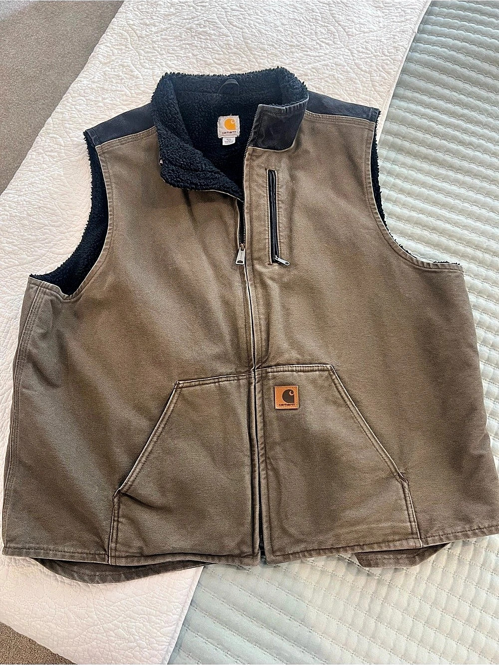 Carhartt Duck Vest / Sherpa-Lined Washed Duck Mock Neck Vest /Brownish